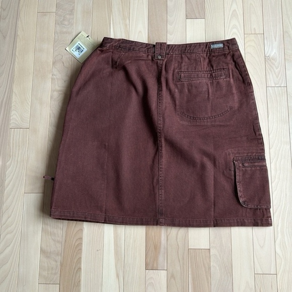 Discover timeless elegance with this Woolrich skirt in size 12 New With...